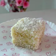 doces artesanais: Bolo gelado de coco - massa branca, brigadeiro de coco e coco