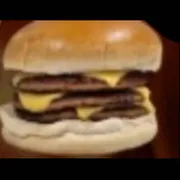 Linha Tradicional: Triplo Burg - Linha Tradicional (Ingredientes: 3 Hamburguer Tradicional, 6 Queijos)