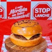 Sanduiches Artesanais: StopBurguer Artesanal - Sanduiches Artesanais (Ingredientes: Hamburguer Caseiro 130g, molho artesanal, pão brioche, Queijo Cheddar)