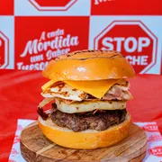 Sanduiches Artesanais: StopTropical Artesanal - Sanduiches Artesanais (Ingredientes: Abacaxi Caramelizado, Bacon, carne artesanal, pão brioche, Queijo Cheddar, Queijo Coalho Caramelizado)