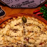 Tradicionais: 02- Arretada - Pizza Grande (Ingredientes: Molho de Tomate,  Calabresa,  Ovos,  Ervilha,  Cebola,  Catupiry,  Pimenta,  Orégano,  Azeitonas)