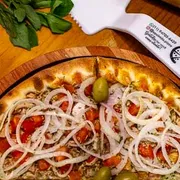 Tradicionais: 03- Atum - Pizza Grande (Ingredientes: Molho de Tomate,  Atum,  Cebola,  Tomate picado,  Orégano,  Azeitonas)