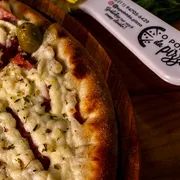 Tradicionais: 12- Delícia - Pizza Grande (Ingredientes: Molho de Tomate,  Calabresa,  Catupiry,  Orégano,  Azeitonas)