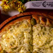 Tradicionais: 23- Portuguesa - Pizza Grande (Ingredientes: Molho de Tomate,  Presunto,  Ovos,  Ervilha,  Cebola,  Mussarela,  Orégano,  Azeitonas)