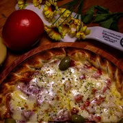 Tradicionais: 29- Toscana - Pizza Grande (Ingredientes: Molho de Tomate,  Calabresa,  Mussarela,  Orégano,  Azeitonas)