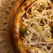 Tradicionais: 47- Baiana 2 - Pizza Grande (Ingredientes: Molho de Tomate,  Calabresa,  Ovo,  Cebola,  Pimenta,  Orégano,  Azeitonas)