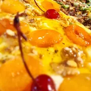 Sugestão da Casa: 62 - Brie com Damasco - Pizza Grande (Ingredientes: Cereja, Damasco, Mel, Nozes, Queijo Brie)