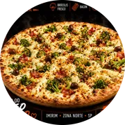 Tradicionais: Brócolis Coberto Com Catupiry - Pizza Grande (Ingredientes: Alho Frito, Azeitonas, Bacon, Brócolis, Coberto Com Catupiry, Orégano)