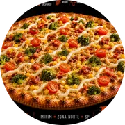 Tradicionais: Caipira Especial - Pizza Grande (Ingredientes: Azeitonas, Bacon, Brócolis, Cobertura Catupiry, Frango Desfiado, Milho, Orégano, Tomate Cereja)