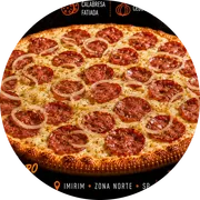 Tradicionais: Calabresa Coberta Com Mussarela - Pizza Grande (Ingredientes: Azeitonas, Calabresa Fatiada, Cebola, Coberta Com Mussarela, Orégano)