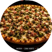 Tradicionais: Escarola Coberto com Mussarela - Pizza Grande (Ingredientes: Azeitonas, Bacon, Escarola, Mussarela, Orégano)