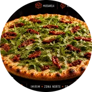 Tradicionais: Rúcula - Pizza Grande (Ingredientes: Azeitonas, Mussarela, Orégano, Rúcula, Tomate Seco)