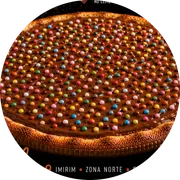 Doces: Confete - Pizza Grande (Ingredientes: Chocolate ao Leite, Confete)