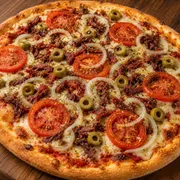Premium: Carne Seca - Pizza Grande (Ingredientes: Azeitona, carne de sol desfiada, Cebola, Molho, Mussarela, Orégano, Tomate)