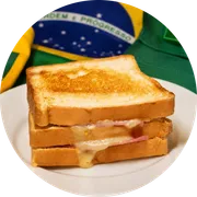 Sanduíches: Misto Duplo - Hambúrguer (Ingredientes: 3 fatias de pão de forma, queijo e presunto de peru)