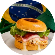 Sanduíches Artesanais: Hambúrguer Artesanal - Hambúrguer (Ingredientes: alface e tomate, Carne Artesanal 130g, Ovo, Pão brioche, Presunto, Queijo)
