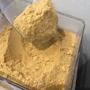 Produtos Naturais: Farinha de laranja 50g - A farinha de laranja é rica em fibras e vitamina C, ajudando na digestão, saciedade e fortalecimento do sistema imunológico. Também pode contribuir para o controle do colesterol e do açúcar no sangue.