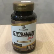Suplementos: Glucomanan 600mg 60caps Essencialbio - O Glucomannan EssencialBio é um suplemento alimentar à base de fibra natural derivada da raiz do konjac, conhecido por sua capacidade de absorver água e expandir no estômago, promovendo sensação de saciedade. Isso pode auxiliar no controle do apetite e na ingestão consciente de alimentos. É importante destacar que, para melhores resultados, o uso do suplemento deve ser aliado a uma alimentação equilibrada e à prática regular de atividades físicas.