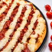 Calabresa: Calabresa Especial - Pizza Grande (Ingredientes: Calabresa Fatiada, Cobertura de Catupiry original, Molho de Tomate Artesanal)