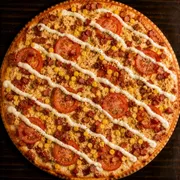Salgadas: Forno a Lenha - Pizza Grande (Ingredientes: Molho, Mussarela, Frango, Milho, Tomate, Catupiry, Bacon, Orégano)