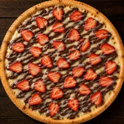 Doces: Sensação - Pizza Grande (Ingredientes: Mussarela, Leite Condensado, Chocolate, Morango)