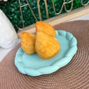 Salgados Grandes: Salgado Grande Coxinha - Salgado
