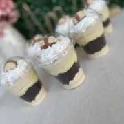 Sobremesa: Copo da felicidade - Kinder bueno, brigadeiros e bolo - sobremesa