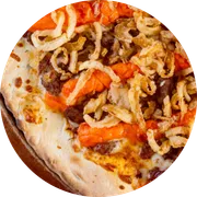 Carnes: Filé com Cheddar e Cebola Crocante - Pizza Pequena (Ingredientes: Cheddar Cremoso, Filé, Muçarela, Molho, Cebola Crocante, Orégano)