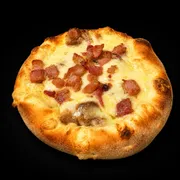 Esfihas salgadas: Esfiha O cara (sugestão da cheef) - Massa de esfiha com fubá, queijo mussarela, carne strogonoff e bacon em cubos.
