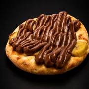Doces: Esfiha Banana Chocolate Preto - Massa de esfiha com fubá, banana e chocolate ao leite.
