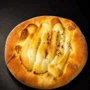 Doces: Esfiha Tropical flambado - Abacaxi, côco ralado e chocolate branco flambado