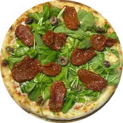 Tradicional: Tomate seco com Rúcula - Pizza Pequena (Ingredientes:  Mussarela, Molho de Tomate,  Orégano,  Rúcula, Tomate Seco)