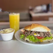 Xis: Xis Filé - Xis Grande (Ingredientes: Filé mignon, Presunto, Queijo, Milho, Ervilha, Ovo, Alface, Tomate)