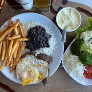 Prato Feito: Prato Feito C/ Coxão Mole - Prato Feito (Ingredientes: 1 Bife Coxão Mole, 1 Ovo, Arroz, Feijão, Fritas, Salada)
