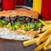 Xis: Xis Coração - Xis Grande (Ingredientes: Coração, Presunto, Queijo, Milho, Ervilha, Ovo, Alface, Tomate)