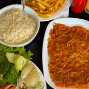 Filés: Filé Acebolado - 1/2 Filé - 1 Pessoa (Ingredientes: Arroz, Cebola, Filé mignon, Fritas, Molho de tomate, Salada)