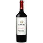 Chile: Perez Cruz Gran Reserva Cabernet Sauvignon 750ml - Região: Vale do Maipo, Chile |Uvas: 94% Cabernet Sauvignon - 4% Carmenere- 2% Cabernet Franc |Teor Alcoólico: 13,8% |Envelhecimento: 12 meses , 60% Americana e 40% francesa.| Consumo: 15°C | Harmonização: Carnes vermelhas grelhadas, massas com molho de tomate e queijos curados.