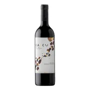 Chile: Calcu Gran Reserva Cabernet Sauvignon 750ml - Região: Colchagua, Chile |Uvas:88% Cabernet Sauvignon, 6% Cabernet Fran, 3% Carmenère e 3% Petit Verdot |Envelhecimento: 12 meses barris de carvalho Francês. |Teor Alcoólico: 14% | Consumo:16°C e 18°C |Harmonização: Carnes grelhadas, queijos curados e molhos intensos.