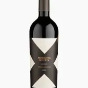 Argentina: Mosquita Muerta Malbec - Região: Valle de Uco, Mendoza, Argentina.| Uvas: 100% Malbec |Teor alcoólico: 14,5%.| Consumo: 18–20 °C.| Harmonização: Carnes vermelhas grelhadas, cordeiro, massas com molhos intensos, risoto de cogumelos.| Envelhecimento: 10–12 meses em barricas de carvalho francês (primeiro, segundo e terceiro uso).