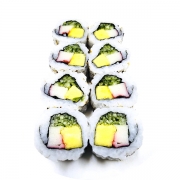Uramaki: Califórnia 08 Peças - Enrolado de alga, Arroz por Fora, Kani Kama, Pepino, Manga e Gergilim