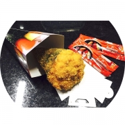 Hot Temaki: Atum - Enrolado de Alga, Arroz, Atum, Cheese, Cebolinha, Gergelim, Empanado e Frito