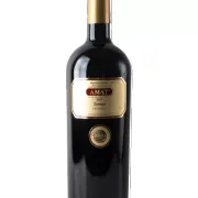 Uruguai: Juan Carrau AMAT 750ml - Região: Las Violetas, Canelones, Uruguai. |Uva: 100% Tannat.| Envelhecimento: 18 meses em barricas de carvalho (50% francês e 50% americano), seguido de aproximadamente 1 ano de amadurecimento em garrafa antes da comercialização.Temperatura de Consumo: 16 a 18 °C | Teor Alcoólico: 14%.| Harmonização: Carnes vermelhas grelhadas ou assadas (picanha, entrecôte, assado de tira, cordeiro), carnes de caça, charcutaria, embutidos e queijos curados ou de sabor intenso, como parmesão.