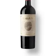 Uruguai: Juan Carrau Tannat Reserva - Região: Garzón, Maldonado, Uruguai.|Uva: Tannat.|Envelhecimento: Aproximadamente 6 a 12 meses em tonéis de carvalho francês sem tosta (50 hL), seguido de evolução em garrafa antes da comercialização.|Consumo: 16 °C a 18 °C.|Teor Alcoólico: 14,5% |Harmonização: Carnes vermelhas grelhadas ou assadas, churrasco, cordeiro, carnes de caça, embutidos, charcutaria, massas com molhos intensos e queijos maturados.