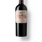 Uruguai: Juan Carrau Tannat de Corte 750ml - Região: Garzón, Maldonado, Uruguai. Uvas: Corte elaborado com Tannat como uva principal, podendo incluir outras variedades tintas de acordo com a safra|Envelhecimento: Aproximadamente 6 a 12 meses em tonéis de carvalho francês sem tosta, preservando a fruta e integrando os taninos.| Consumo: 16 °C a 18 °C.|Teor Alcoólico:14,5% |Harmonização: Churrasco, carnes vermelhas grelhadas, cordeiro.