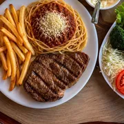 Prato Feito: Prato Feito c/ Massa e Coxão Mole - Prato Feito (Ingredientes: 1 Bife Coxão Mole, Fritas, Massa com queijo ralado, Salada)
