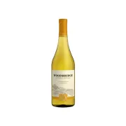 Califórnia: Woodbridge Chardonnay 750ml - Região: Califórnia (Lodi), Estados Unidos | Uva: Chardonnay| Envelhecimento: Parte do vinho estagia em carvalho francês e americano para agregar complexidade, com o restante amadurecido em tanques de inox | Teor Alcoólico: 13,5% | Harmonização: Peixes, frutos do mar, frango grelhado, massas com molhos brancos, risotos, saladas e queijos de massa mole.