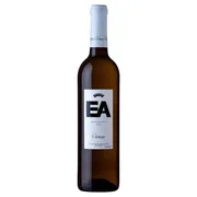 Portugal: EA Branco 750ml - Região: Alentejo, Portugal| Uva: Arinto, Roupeiro e Fernão Pires | Envelhecimento: Sem passagem por madeira; fermentação e estágio em cubas de inox sobre borras finas | Teor Alcoólico: 13% | Harmonização: Peixes grelhados, frutos do mar, bacalhau, carnes brancas, risotos, massas leves e queijos de média cura.