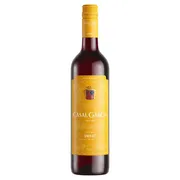 Suave: Casal Garcia Tinto Sweet 750ml - Envelhecimento: Sem envelhecimento| Teor Alcoólico: 9% a 10% | Harmonização: Sobremesas com frutas vermelhas, chocolate, queijos leves, petiscos, pratos levemente picantes, culinária asiática e consumo como aperitivo.
