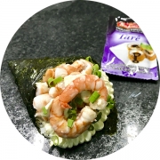 Temaki: Camarão - Enrolado de alga, Arroz, Camarão, Cheese, Cebolinha e Gergelim