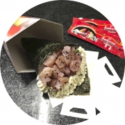 Temaki: Atum - Enrolado de Alga, Arroz, Atum, Cheese, Cebolinha e Gergelim